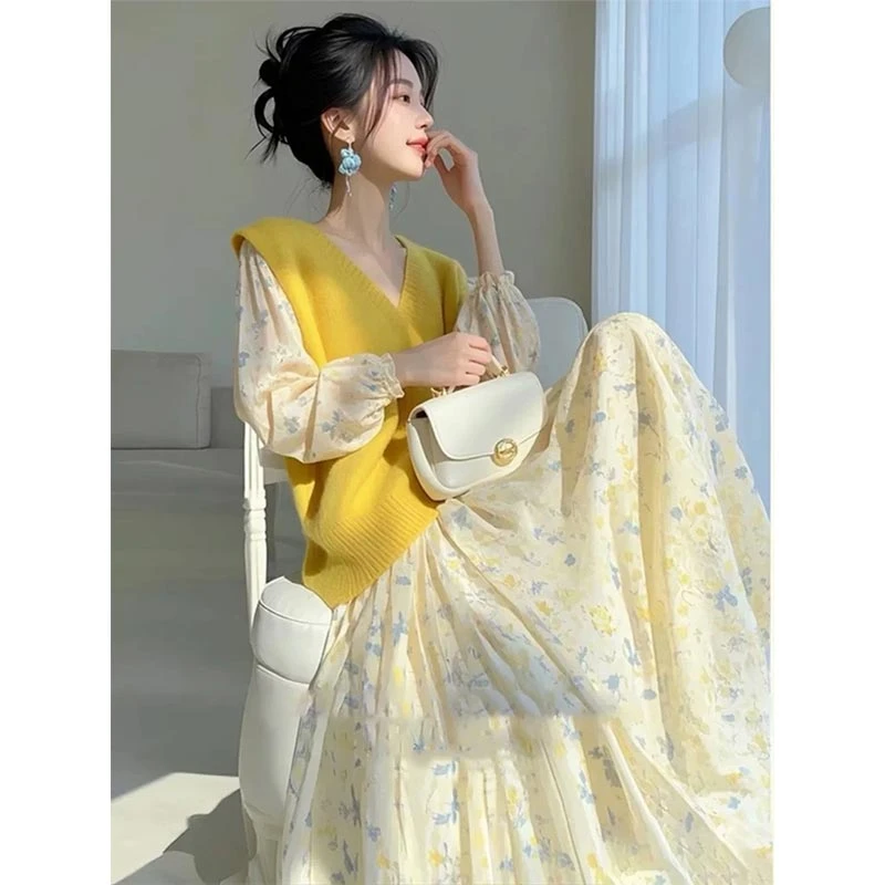 春季穿搭时尚套装女2025年新款气质碎花连衣裙外搭针织马甲两件套