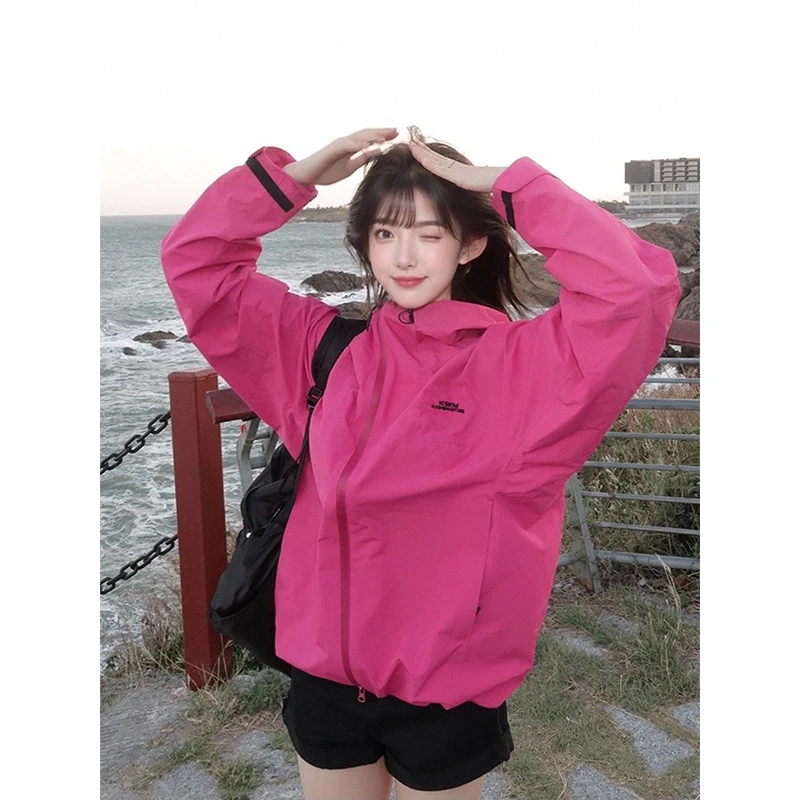 卡盛玫红色冲锋衣外套女2025春秋新款三合一户外防风超好看登山服