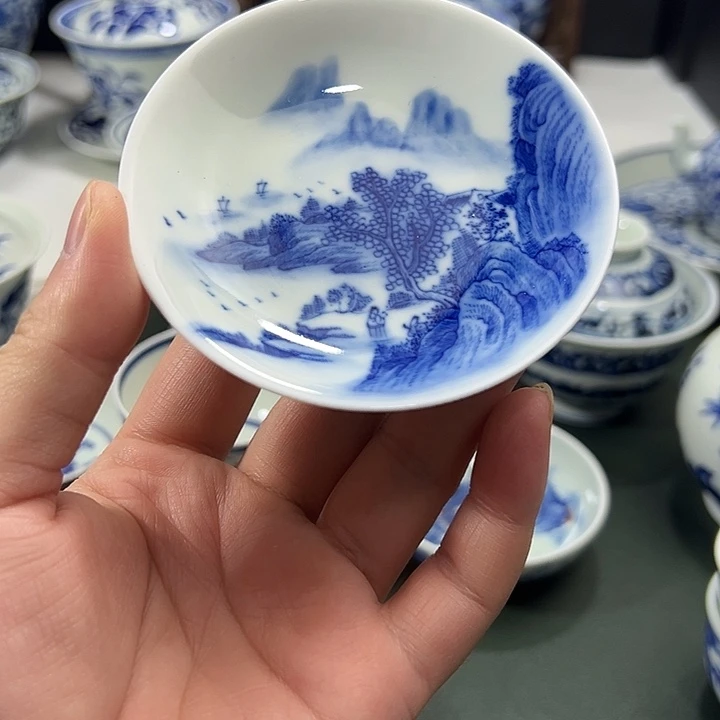 微瑕柴窑工笔山水杯碟
