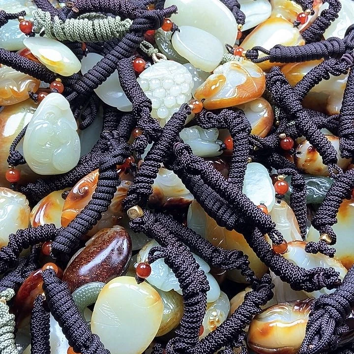 和田玉颈饰未镶嵌