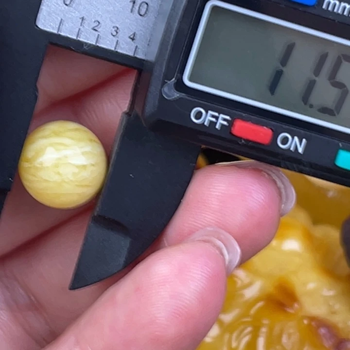 蜜蜡未镶嵌裸石372