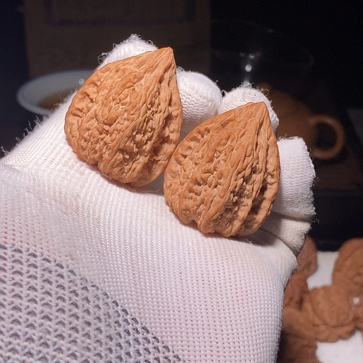 文玩核桃手把件塔尖