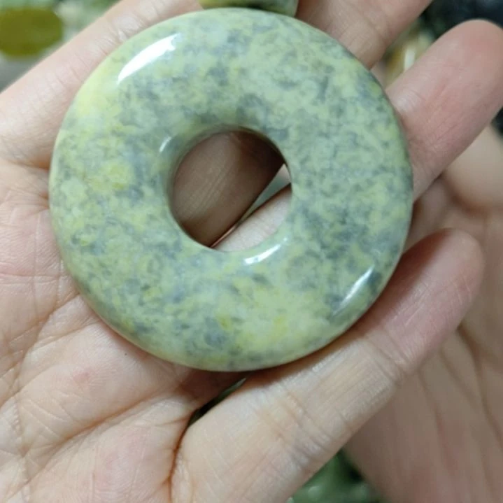 岫玉未镶嵌平安扣