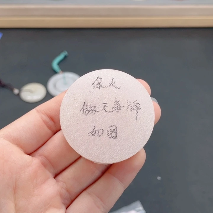 芳***呀石英质玉未镶嵌颈饰定制