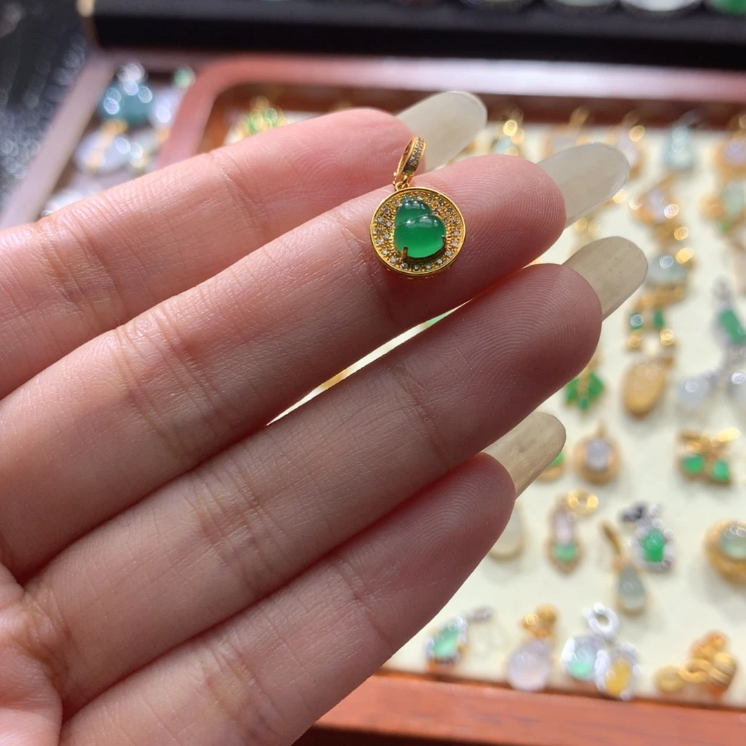 达***天颈饰18K金镶嵌翡翠翡翠