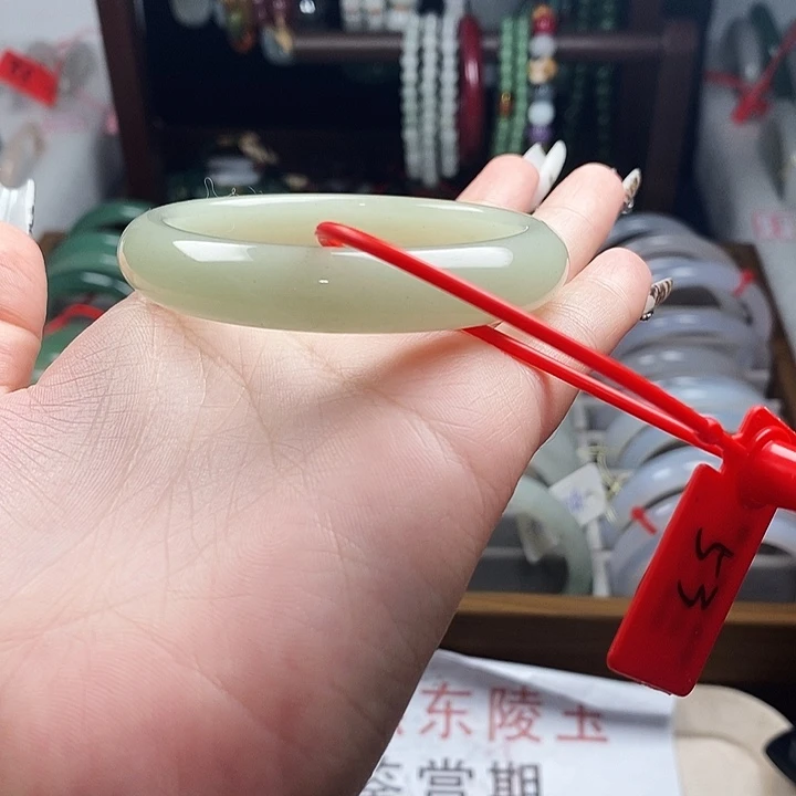 东陵石未镶嵌手镯
