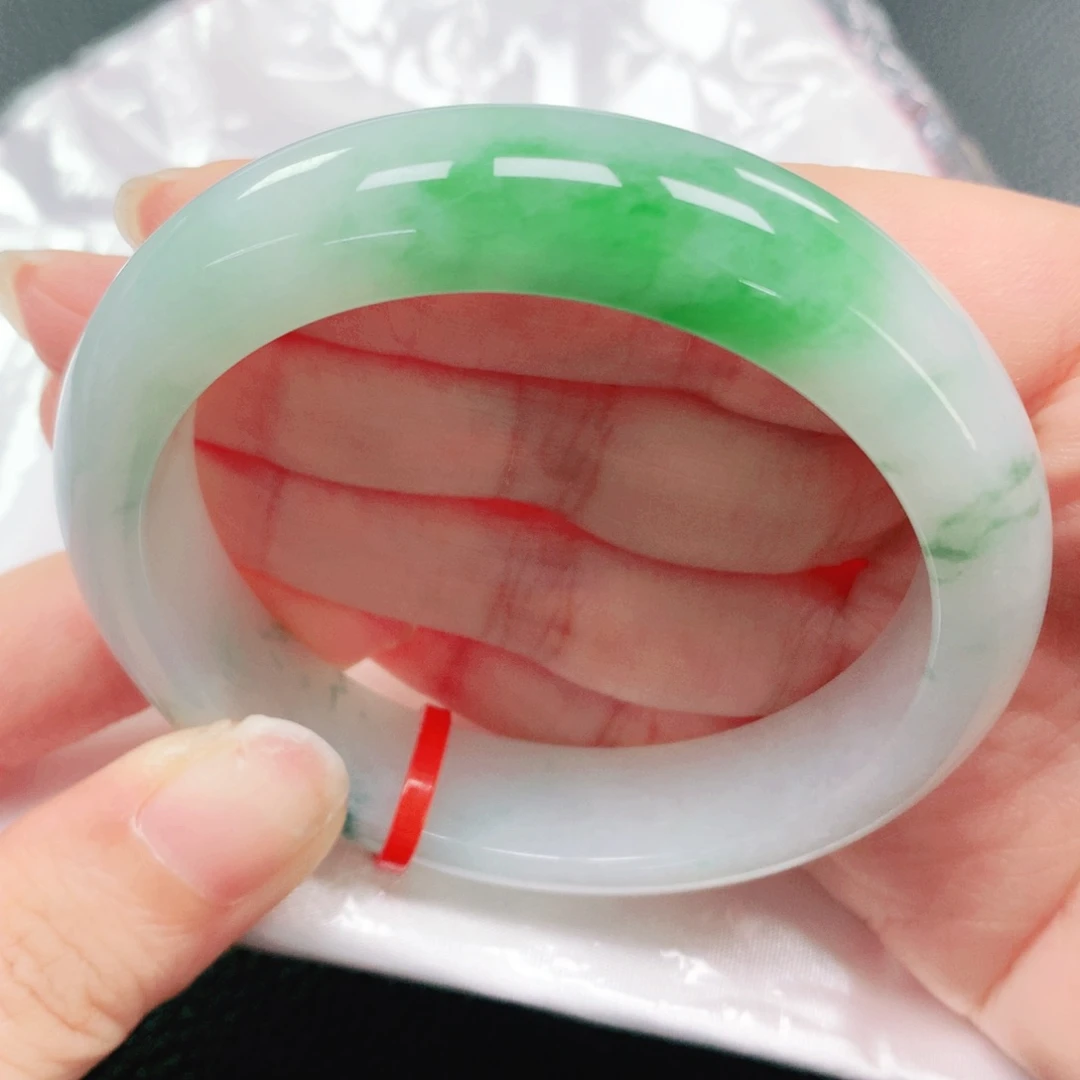 翡翠手镯未镶嵌55圈