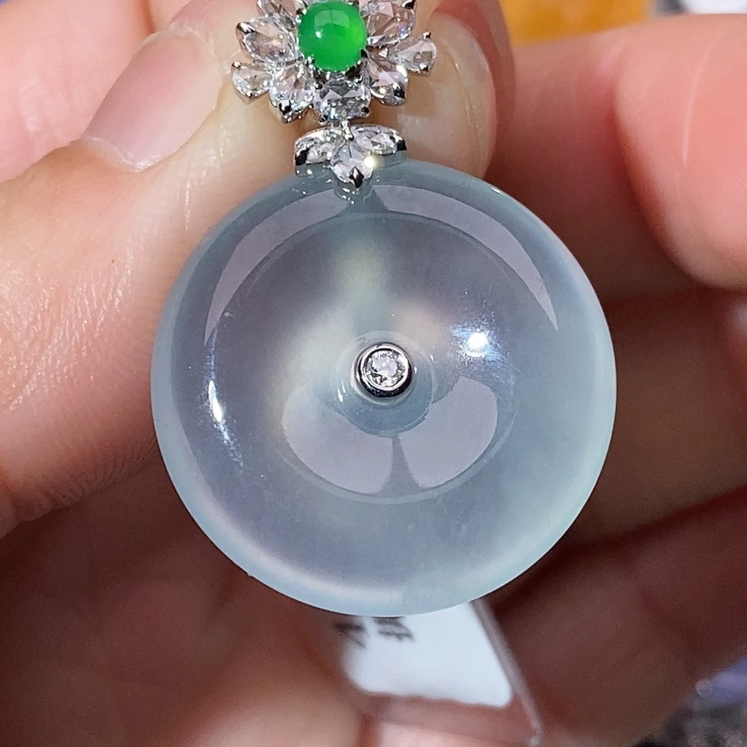 翡翠颈饰18K金镶嵌吊坠