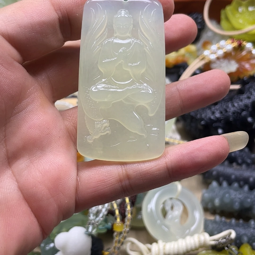摆****未镶嵌蛇纹石玉颈饰