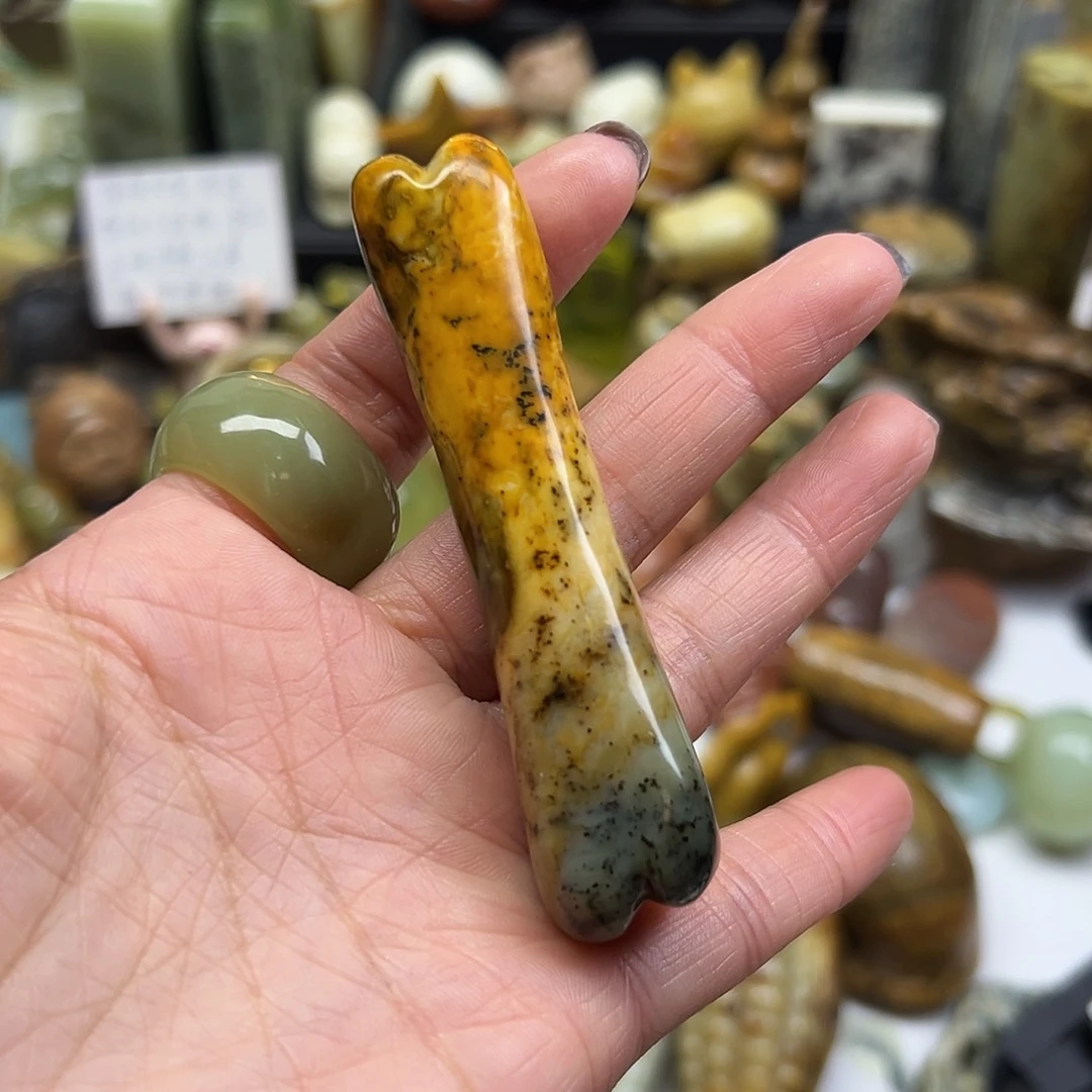 岁***安岫玉未镶嵌颈饰花玉骨头