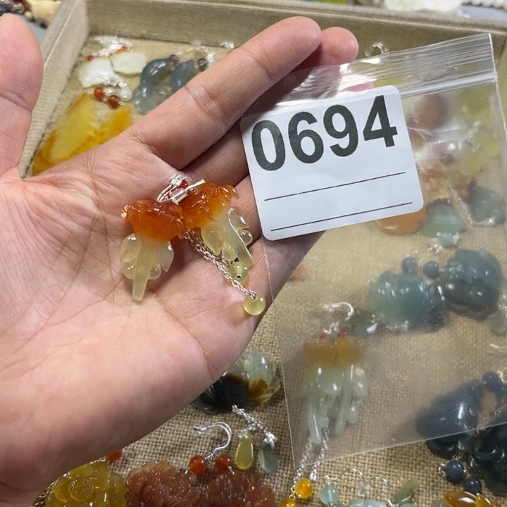 揽***珠合金蛇纹石玉耳饰