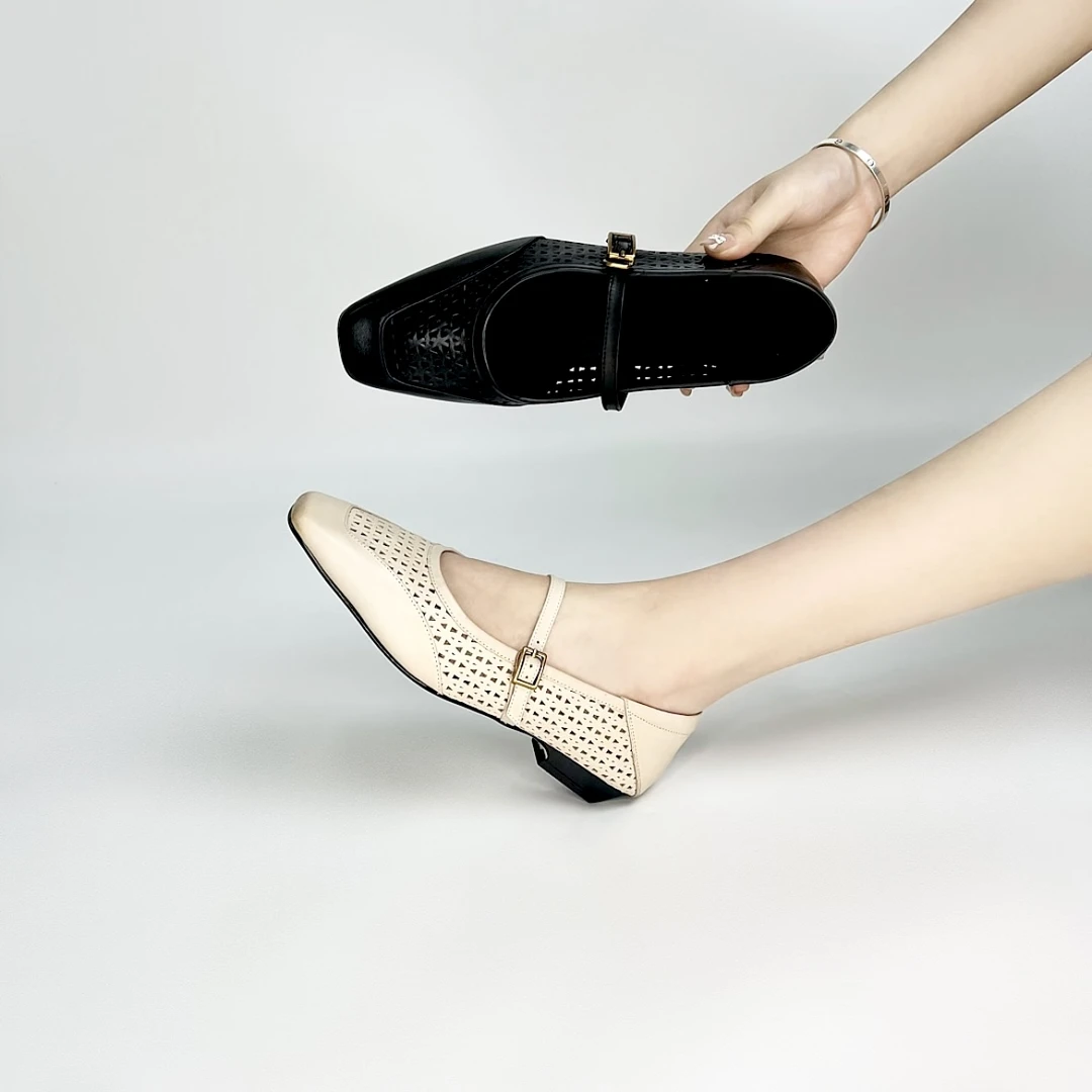 2025新款法式方头浅口编织镂空一字式扣带大码玛丽珍单鞋女