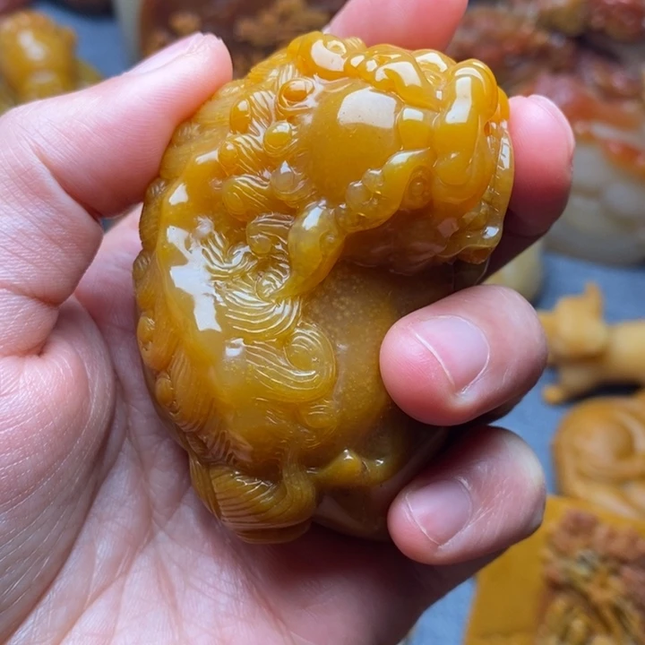 石英质玉（黄龙玉）合金颈饰