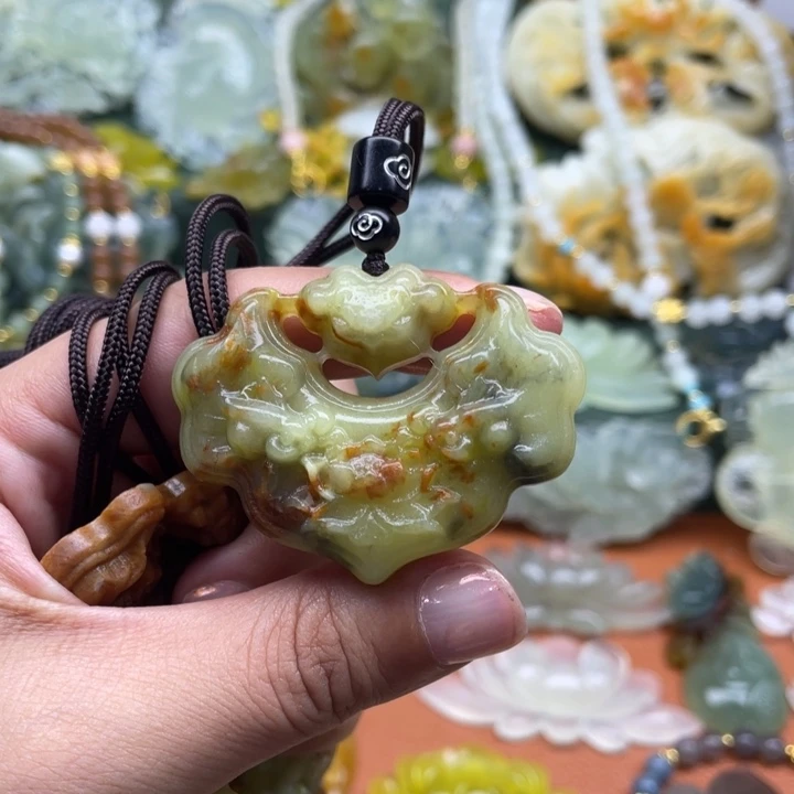 未镶嵌蛇纹石玉颈饰
