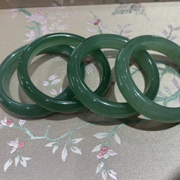 天然东陵玉菠菜绿玉镯多样性发货拍一发一