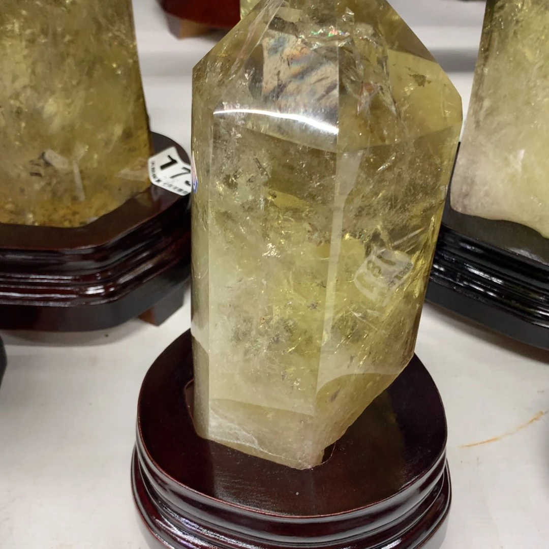 水晶摆件未镶嵌黄水晶柱子
