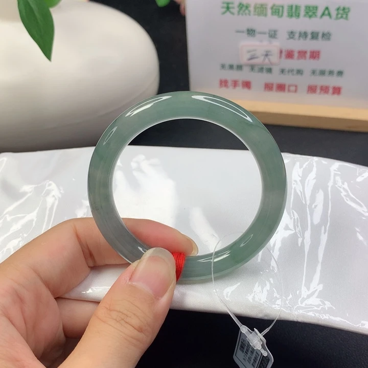 翡翠手镯（圆镯）未镶嵌5051