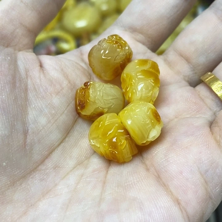 蜜蜡未镶嵌裸石多样性发货其一