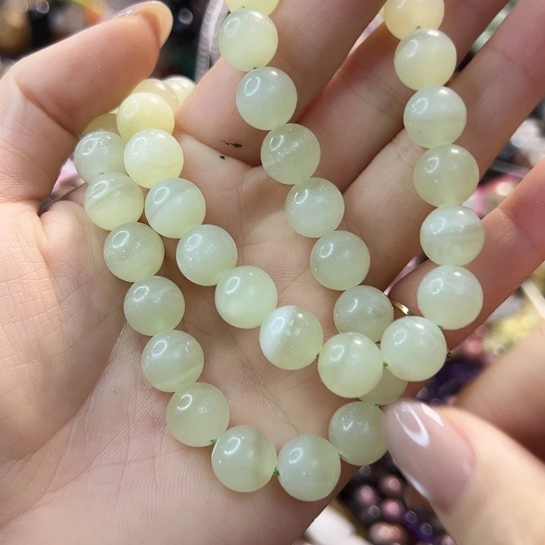 玛瑙/玉髓合金珠宝半成品绿方解石。一条。卡10