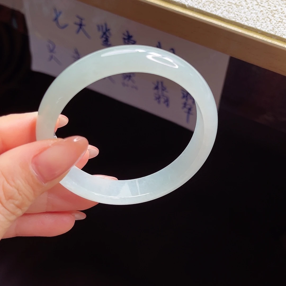 翡翠手镯未镶嵌手镯