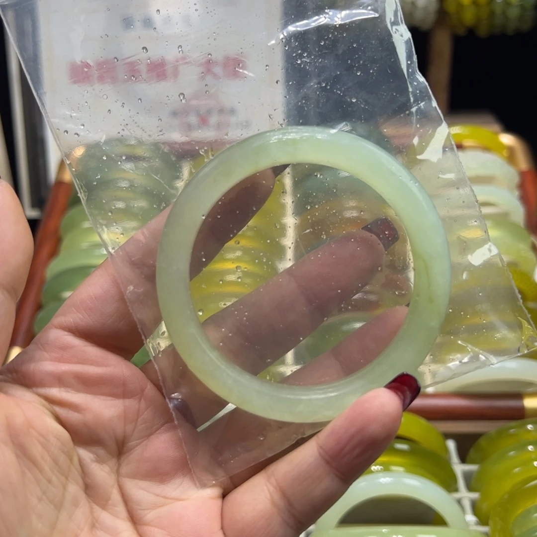 喵*** 蛇纹石玉未镶嵌手镯