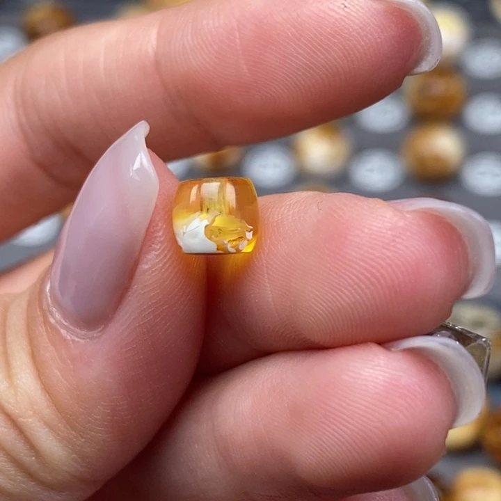 琥珀颈饰未镶嵌直切