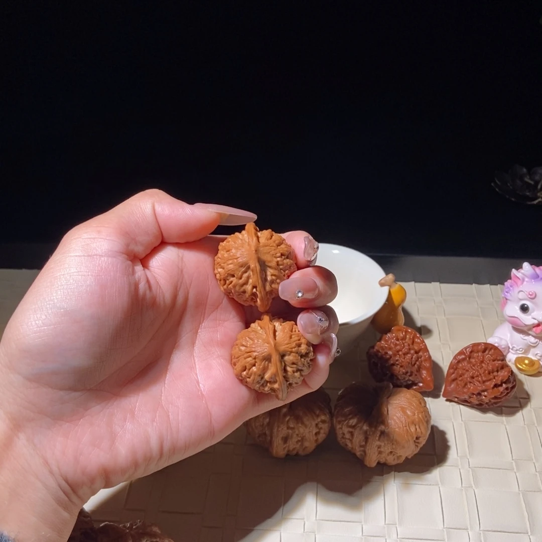 ****王文玩核桃吊坠金牛34