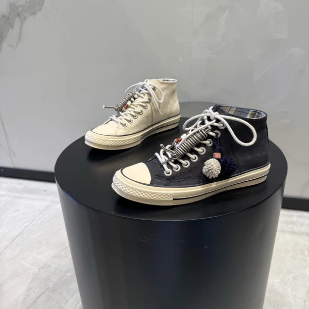 秋季新款爆款小白鞋潮鞋休闲秋季女帆布鞋鞋子高帮系带圆头轻职风