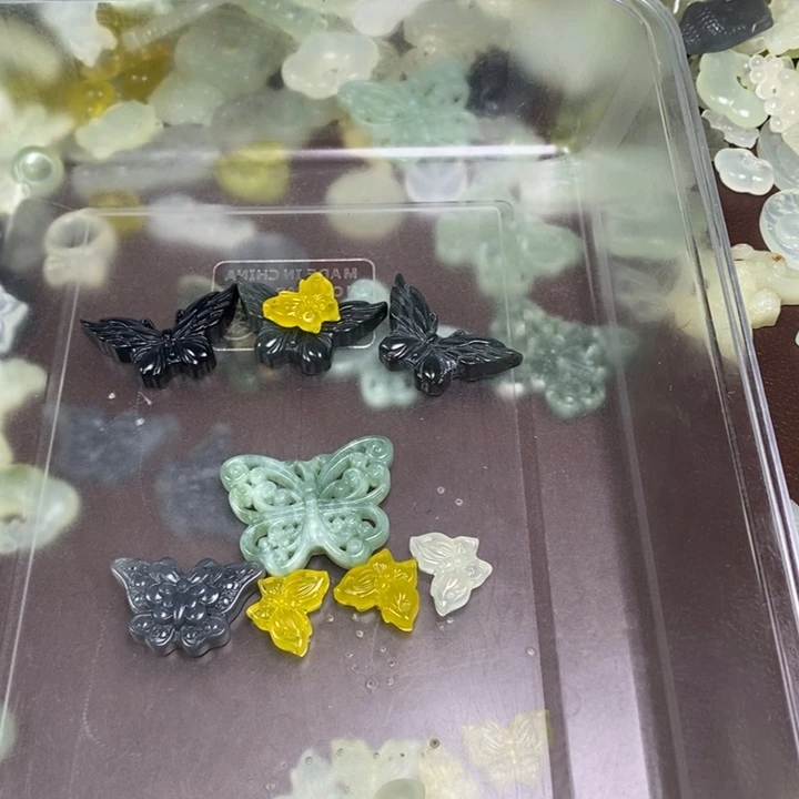 蛇纹石玉颈饰合金116
