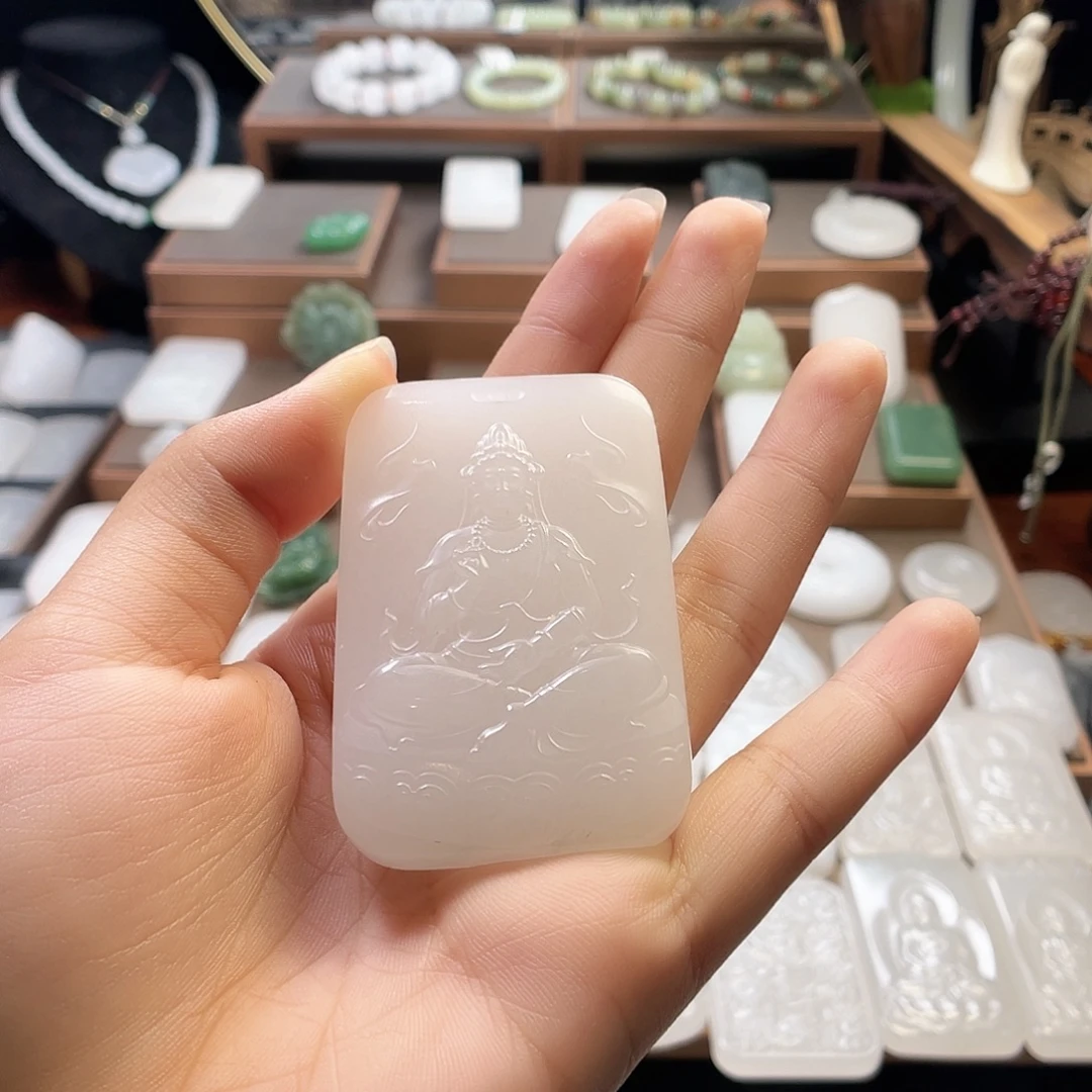 金***理颈饰未镶嵌石英质玉（金丝玉）