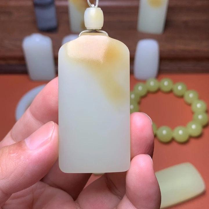 颈饰未镶嵌和田玉源*宝