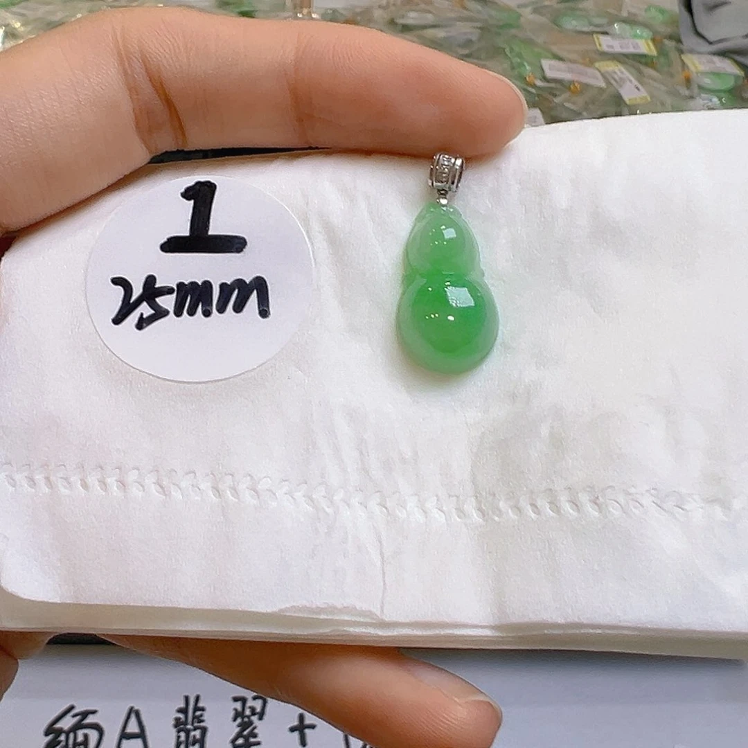 翡翠18K金镶嵌吊坠(不含链)纯***羊翡翠