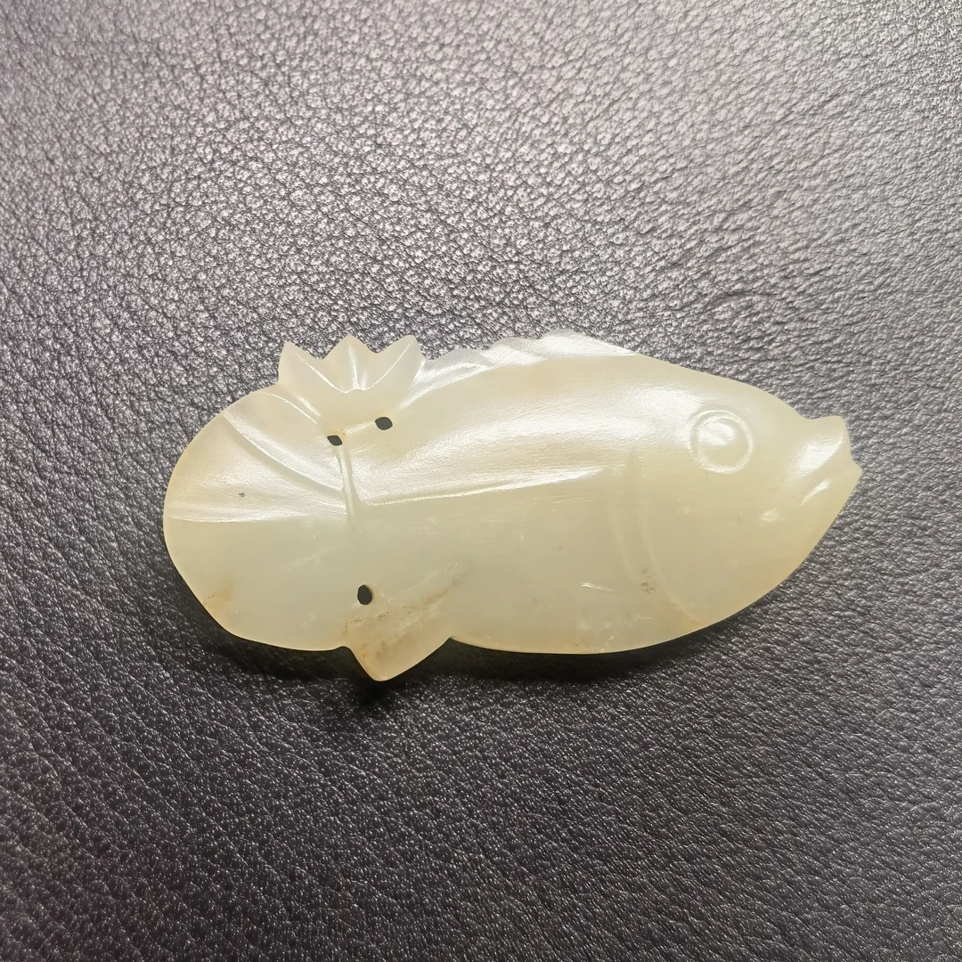 精美和田玉小鱼挂件一件