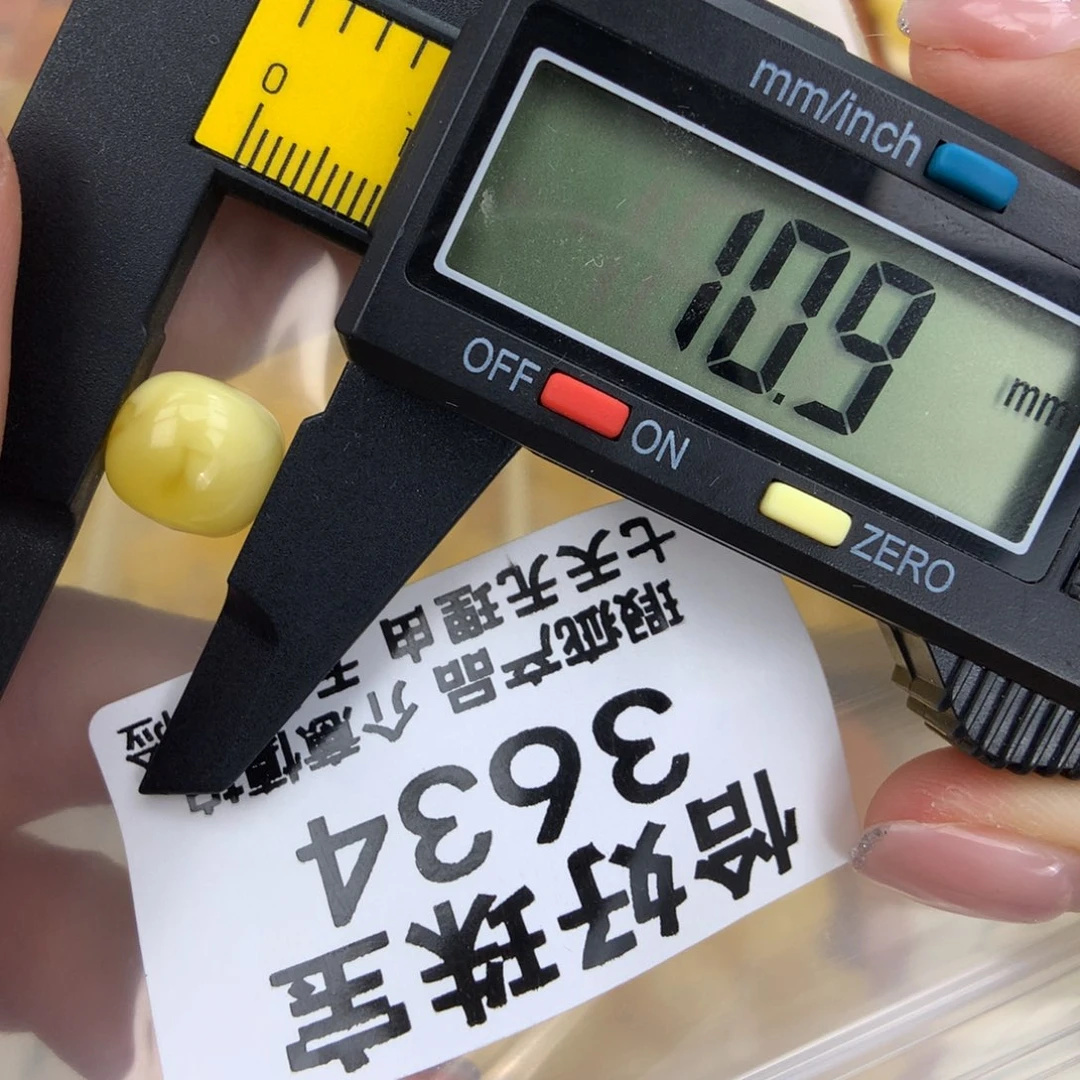 未镶嵌琥珀珠宝奇石