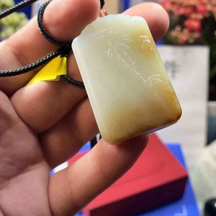 颈饰未镶嵌和田玉（糖玉）