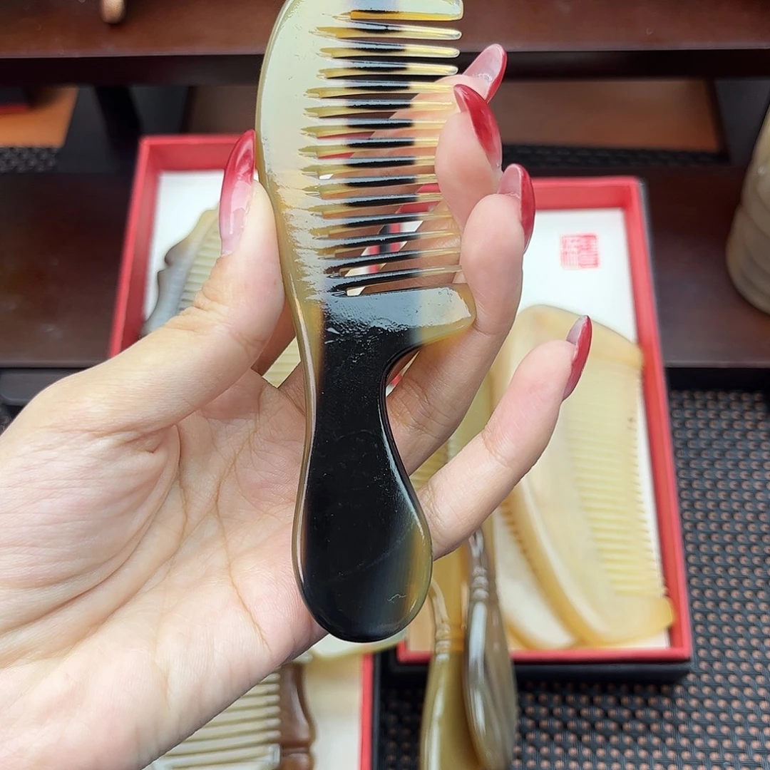 纯手工制作纯牛角梳子