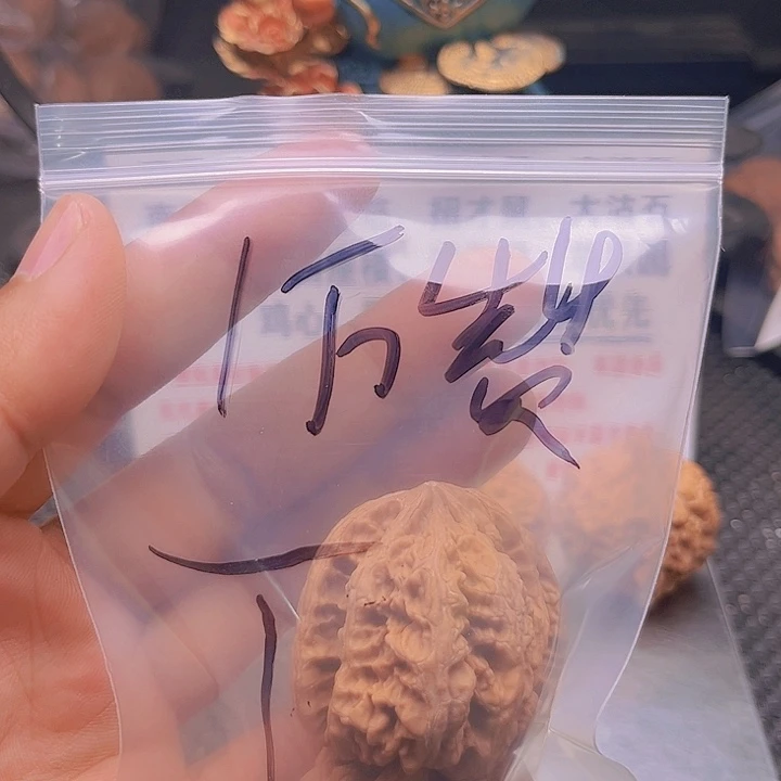 文玩核桃把件路粗筋