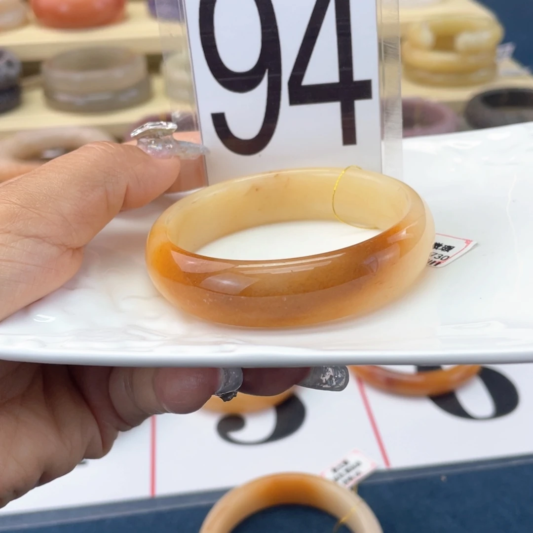 未镶嵌手镯石英岩玉