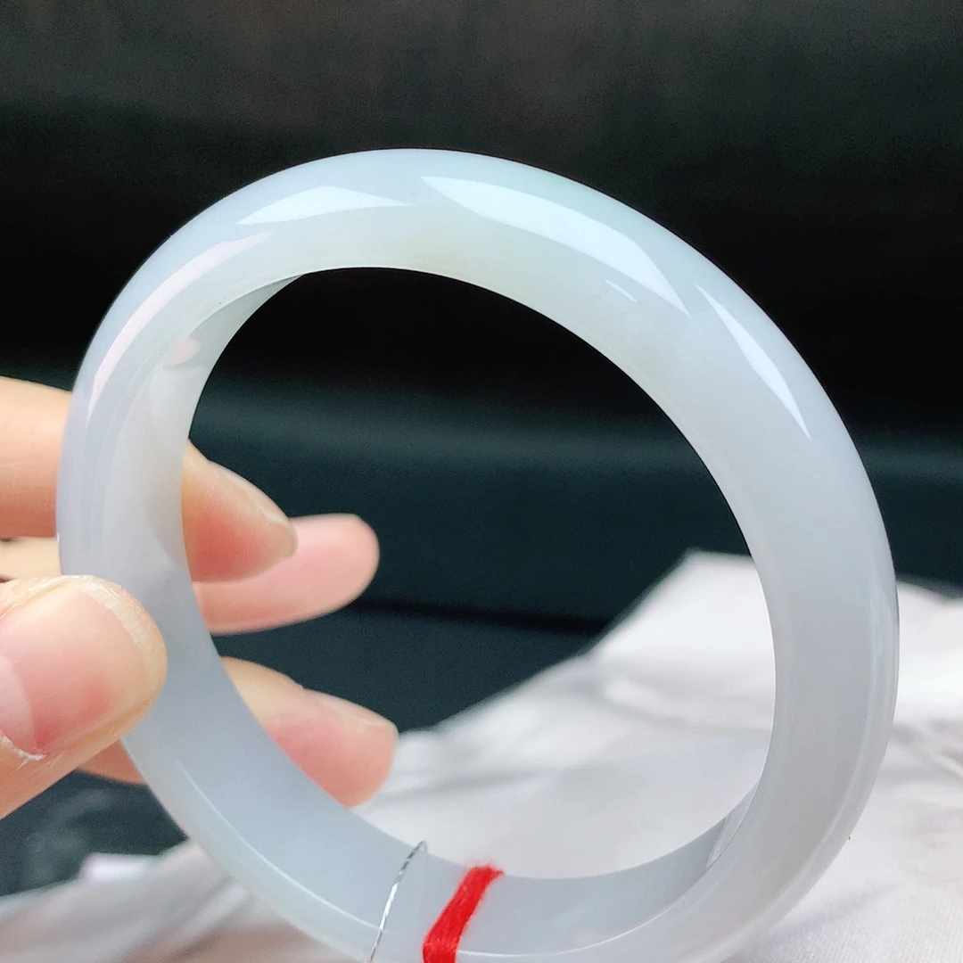 翡翠手镯未镶嵌57圈