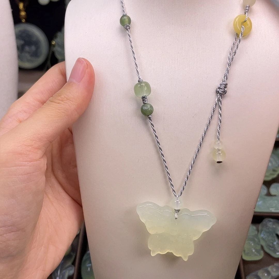 蛇纹石玉未镶嵌颈饰