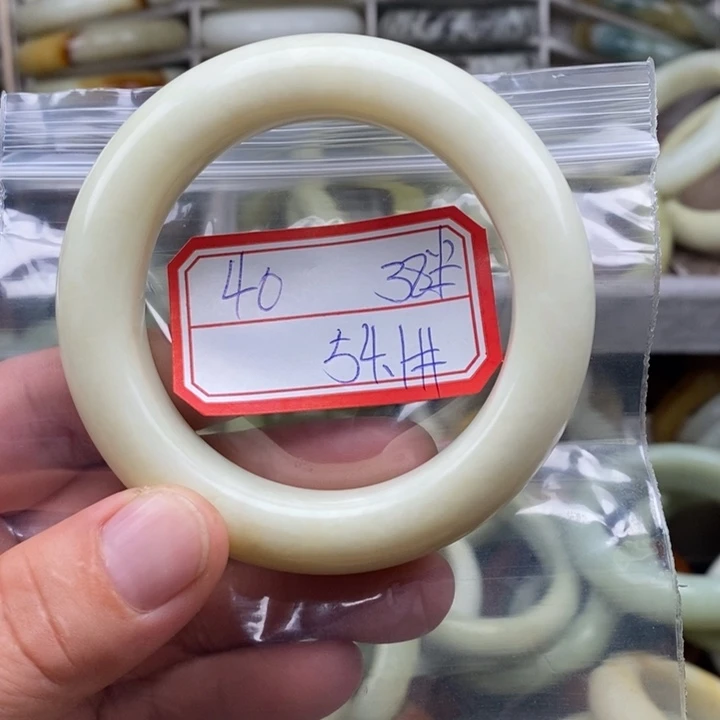 未镶嵌蛇纹石玉颈饰M****！