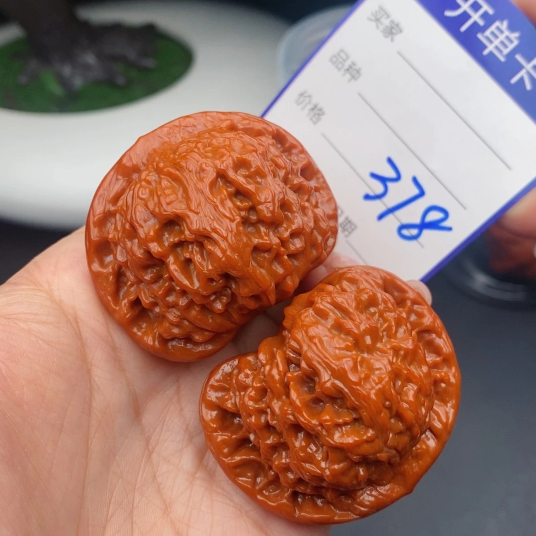 文玩核桃把件45红狮子378