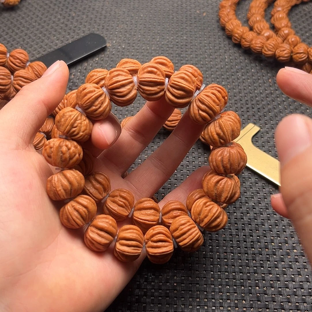 吊坠桃核八道金手串