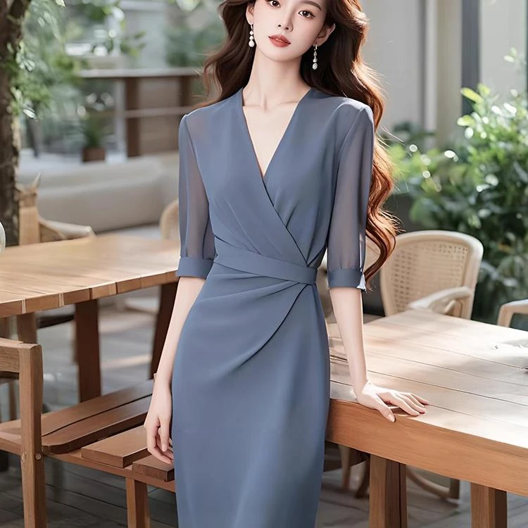 魅言品牌女装2025夏季新款气质V领高级感收腰短袖痞帅炸街风女装