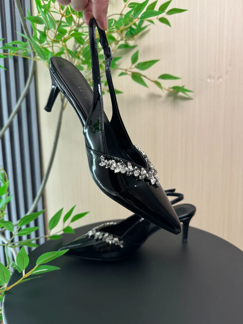 【六月专属】哇~气质仙女风小细带银色后空漆皮浅口水钻高跟鞋