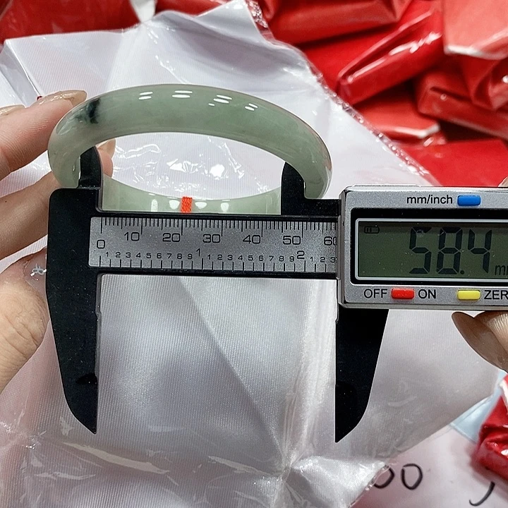 翡翠手镯未镶嵌321