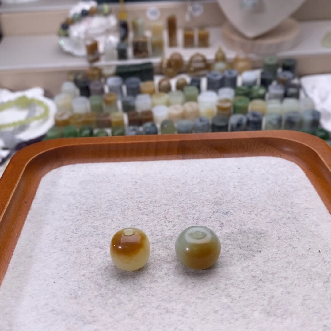 L****和田玉未镶嵌颈饰买断