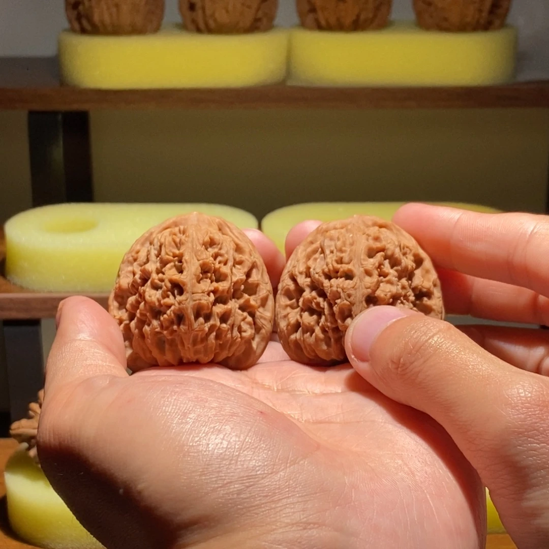 W***i吊坠文玩核桃全品41尺南疆石红皮山地精品hope