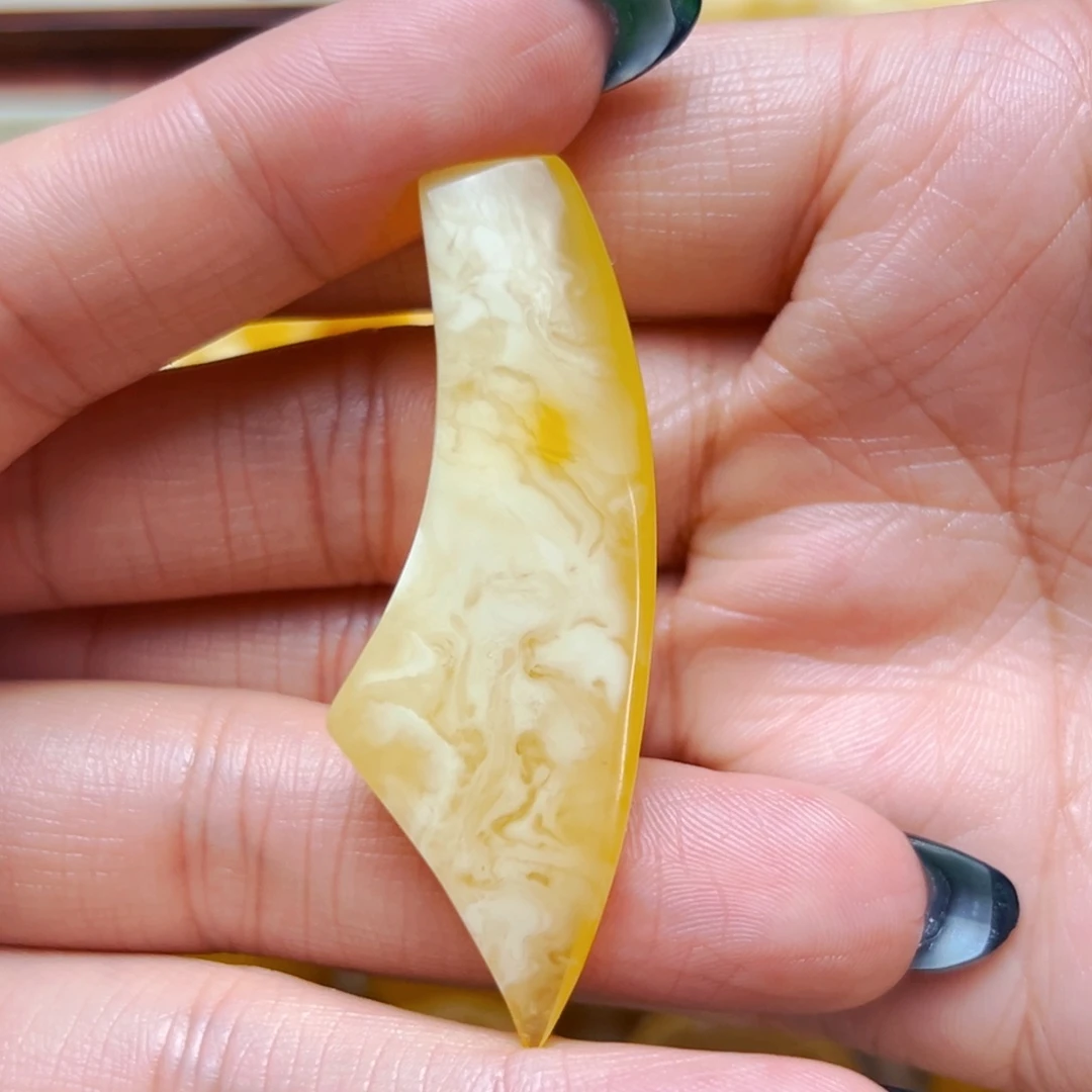 未镶嵌蜜蜡裸石20mm福利吊坠