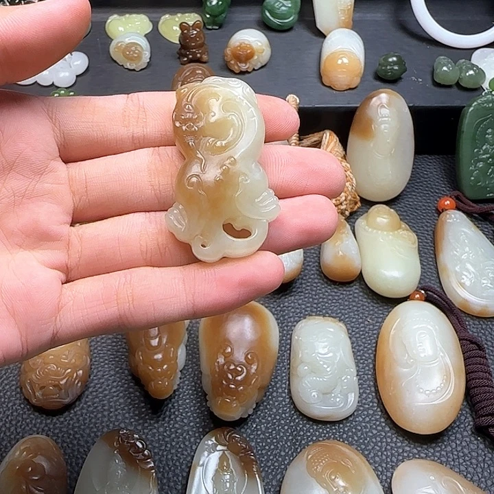 颈饰未镶嵌和田玉